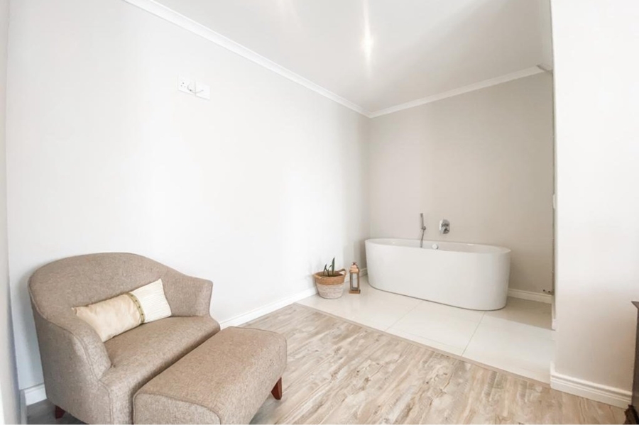 To Let 4 Bedroom Property for Rent in Parklands North Western Cape